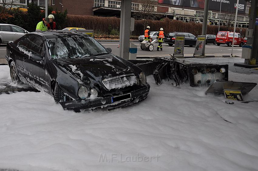 Tanksaeule umgefahren in Leverkusen P42.JPG